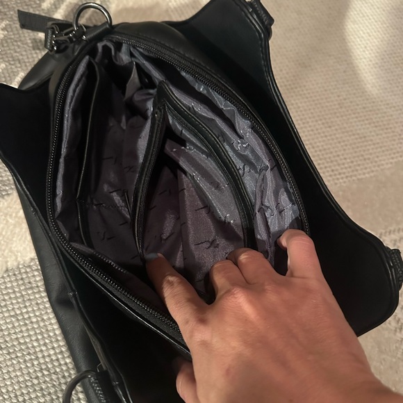 Simply Vera Black Handbag (missing double handles) - Picture 6 of 8